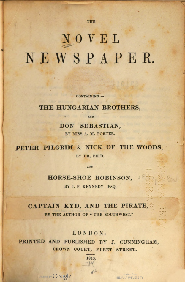 Ein altes, abgenutztes Buch mit dem Titel 'Der Romanische Zeitungsroman' mit vergilbten, zerfransten Seiten und ordentlicher Schreibschrift.