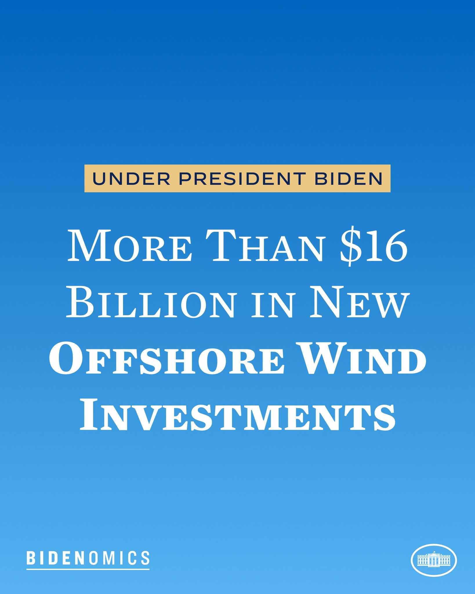 Plakat mit blauem Hintergrund und weißer Schrift, auf dem steht: "Mehr als 16 Milliarden US-Dollar in neue Offshore-Wind-Investitionen unter Präsident Biden."