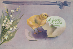 Alte Postkarte mit einem Bild eines gelben Huhns, eines Eis, eines Messers und Lilienblüten, mit der Aufschrift "Frohe Ostern".