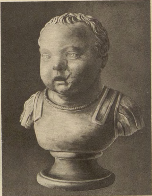 Ein schwarz-weißes Kindergesicht auf einem Sockel mit ernstem Ausdruck, das direkt in die Kamera schaut, mit der Beschriftung 'Kindergesicht' unten.