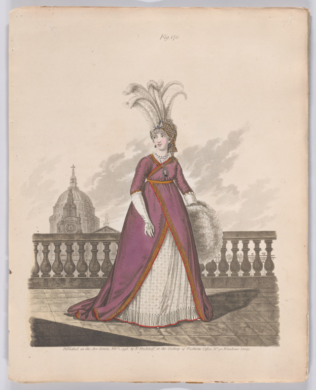 Frau in einem purpurweißen Kleid mit Federn auf dem Kopf, die vor einem Geländer mit einem Gebäude und Wolken im Hintergrund steht, mit Text unten, der 'Fashion of New York, New York Street, 1790' lautet.