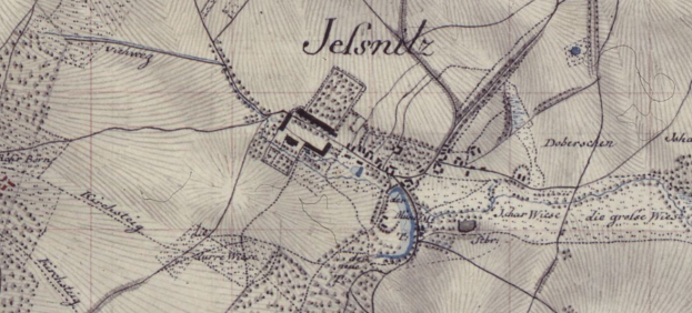 Ein detaillierter alter Stadtplan von Jelsnitz, Deutschland, zentriert auf einem Gebäude mit umgebendem Text, der Straßen, Gebäude und andere Gebietselemente zeigt.