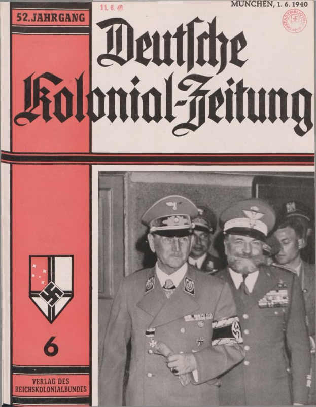 Ein Buch mit dem Titel 'Deutsches Kolonial-Feitung' aus dem Jahr 11/1940, das Adolf Hitler auf dem Cover zeigt, umgeben von Menschen mit Mützen.