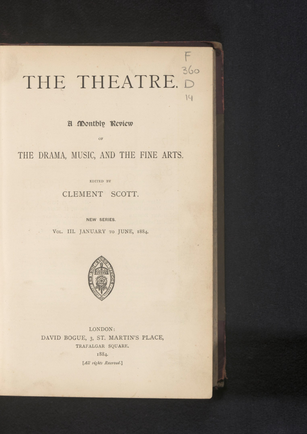 Buch mit dem Titel "The Theatre: A Monthly Review of the Drama, Music, and the Fine Arts" geöffnet auf einer Seite mit Text und einem Logo.