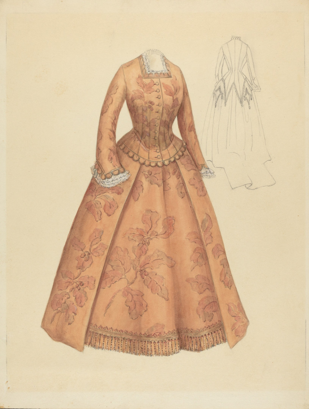Eine Zeichnung eines Kostümdesigns aus dem 18. Jahrhundert mit einem langen Kleid mit floralem Muster, hohem Kragen, pink- und lilafarbenem Oberteil, blauer Rock und Spitzenbesatz vor einem hellblauen Hintergrund.