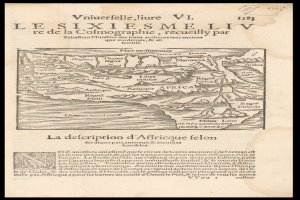 Ein altes Buch mit einem schwarzen Hintergrund und eine detaillierte Karte von Afrika, die geografische Merkmale wie Berge, Flüsse und Städte zeigt, mit begleitendem Text für weitere Informationen.