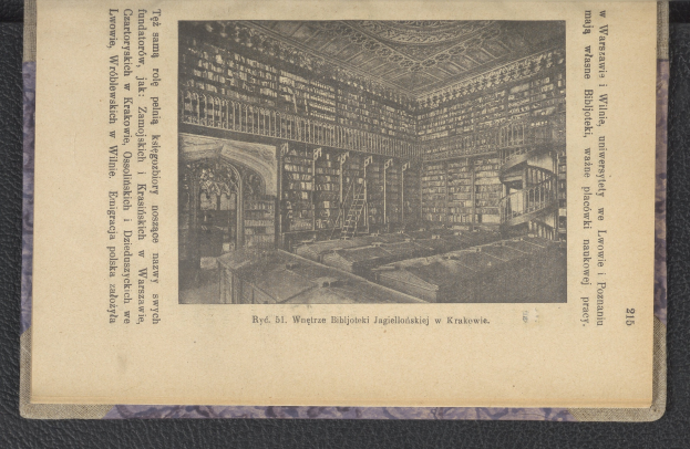 Alter Buchumschlag mit einer Illustration eines Bibliotheksinneren mit strukturierten Bücherregalen und einem gut bestückten Eindruck.