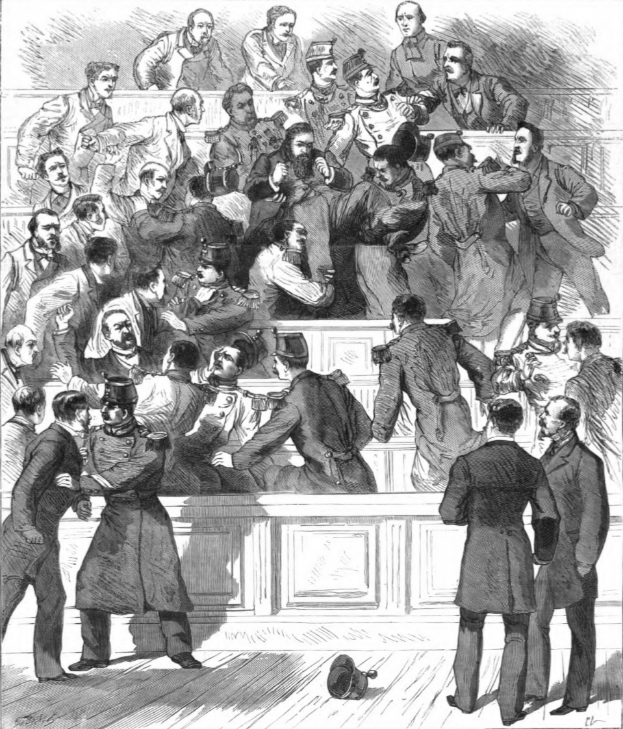 Schwarze und weiße Zeichnung eines überfüllten Gerichtssaals mit Menschen, die stehen und auf dem Boden sitzen, betitelt mit "Der Prozess der britischen Armee in London, England."