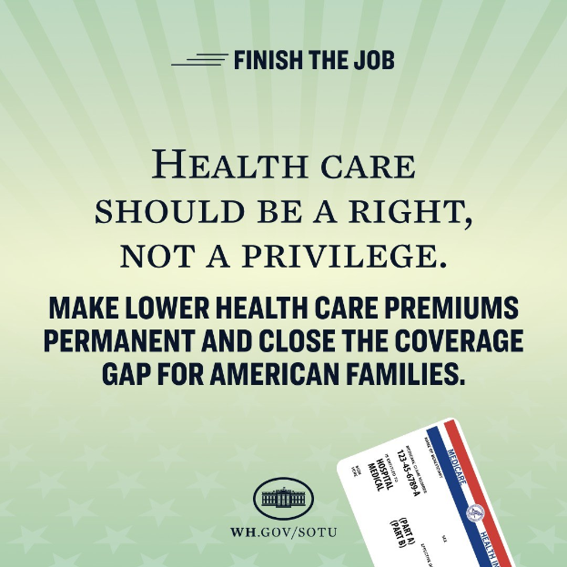 Plakat mit dem Text "Beende die Arbeit: Gesundheit sollte ein Recht sein, nicht ein Privileg" und einer Karte mit der Aufschrift "Mache niedrigere Gesundheitskosten dauerhaft und schließe die Versorgungslücke für amerikanische Familien."