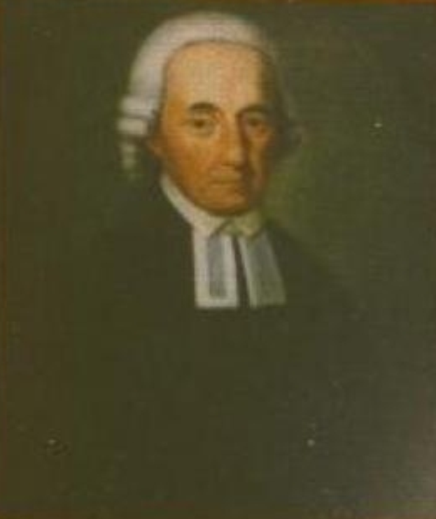 Ein Gemälde eines Mannes in einem schwarzen Anzug, weißem Hemd und schwarzer Robe mit einer weißen Perücke, betitelt mit "Richter", der mit ernster Miene und fokussiertem Blick dargestellt ist.