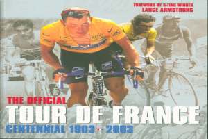 Offizielles Tour de France-Jubiläumsplakat (1903–2003) mit Radrennern in einer Gruppenfahrt und begleitendem Text.