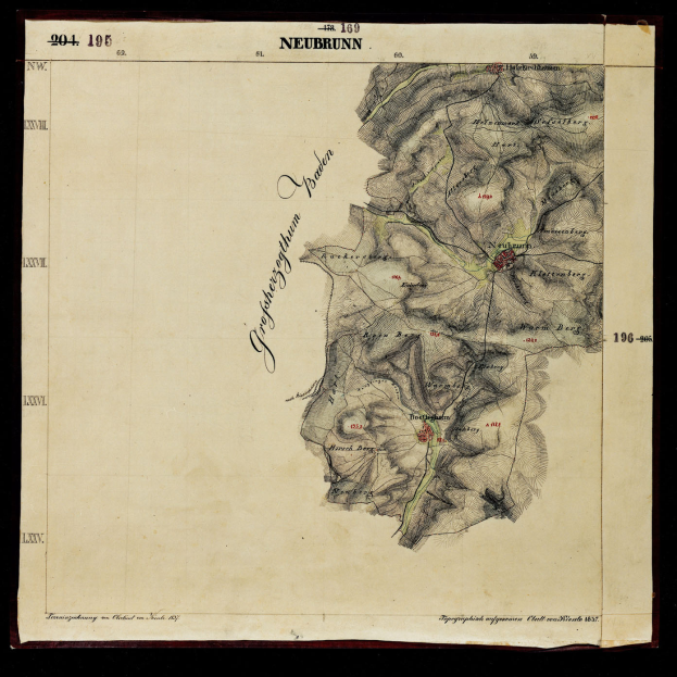 Ein altes Stadtplan von Neubunn, Deutschland, mit einem schwarzen Hintergrund, der detaillierte Straßen, Gebäude und andere Merkmale zeigt.